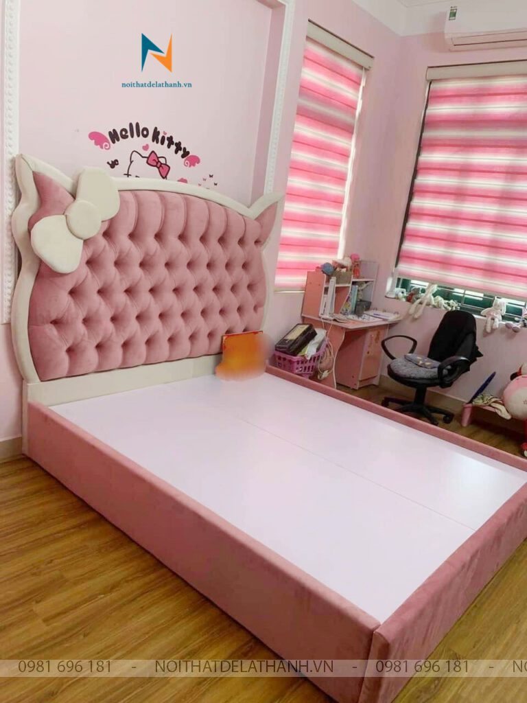 Chiếc giường ngủ hello kitty 1m4 siêu đẹp dành cho bé gái, toàn thân bọc nhung màu hồng, đầu cao thiết kế hình chú mèo rất đáng yêu