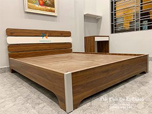 Ảnh thực tế chiếc giường mdf phủ melamine, đầu cao tạo thành bởi 3 mảnh ghép