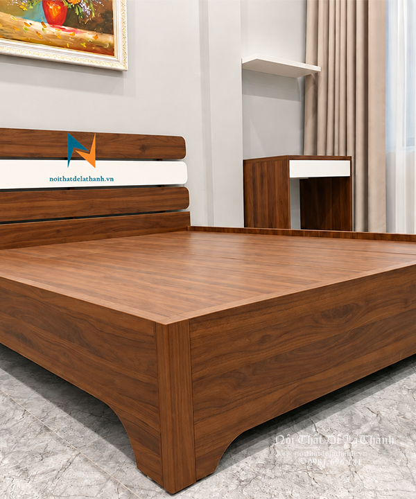 Giường MDF có chân khoét vòm, phủ melamine vân óc chó, đầu giường 4 thanh nan với điểm nhấn trắng. Kích thước 1m6x2m hoặc 1m8x2m.