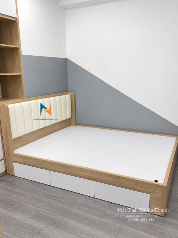Giường ngủ 1m4 đầu bọc nệm màu kem, khung vân gỗ, 3 ngăn kéo trắng