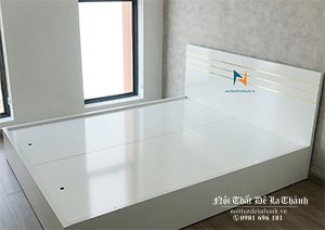 Ảnh thực tế chiếc giường màu trắng, gỗ mdf, kích thước 1m6x2m