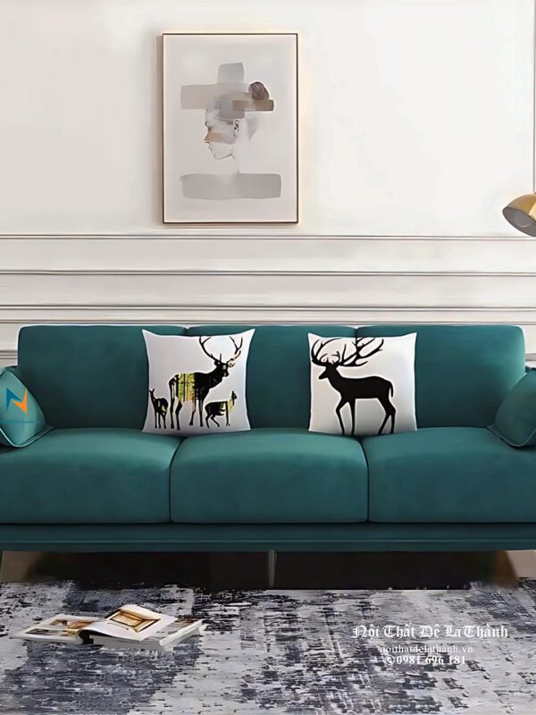 Chiếc văng sofa bọc nỉ màu xanh cổ vịt, dành cho 3 người ngồi, kích thước dài 2m, thiết kế theo phong cách hiện đại