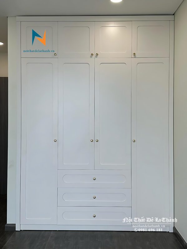 Chiếc tủ áo phong cách tân cổ điện hiện đại, 2 tầng, 4 cánh, rất đẹp khi được sử dụng trong các không gian như biệt thự, nhà liền kề...