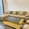 Chiếc bàn sofa chât liệu gỗ sồi được nhập khẩu từ liên bang Nga, phần gỗ phun màu sồi tươi, kính màu đen, kích thước 60cmx1m2 hoàn thiện bởi Nội Thất Đê La Thành