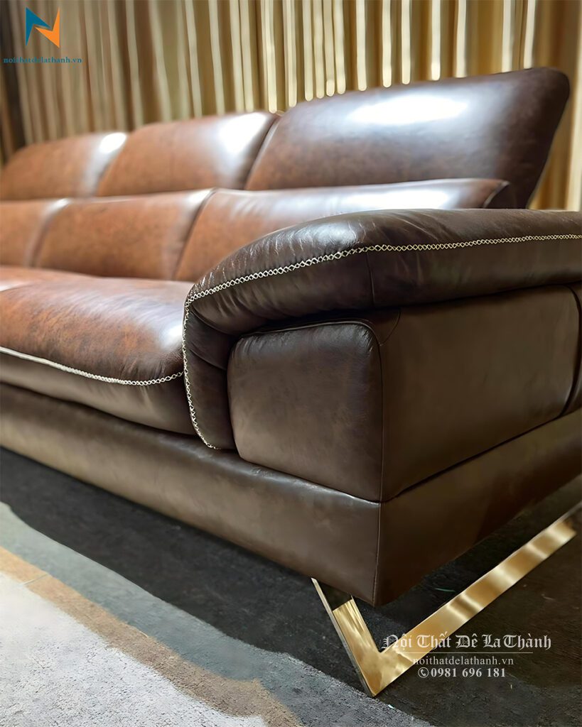 Tựa lưng sofa Verato thiết kế kiểu gật gụ, dễ chỉnh với độ cao gáy của từng người ngồi