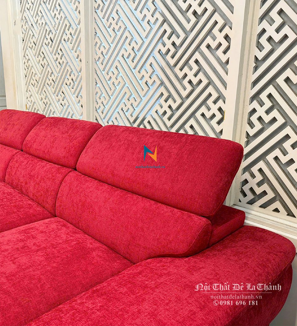 Sofa nhung có tựa được thiết kế với chiếc tựa cao, giúp người ngồi có cảm giác rất thoải mái