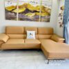 Da màu ginger là một trong các màu phổ biến nhất được chọn làm màu sofa, nó khiến không gian phòng khách trở nên nổi bật