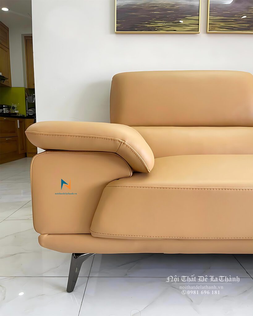 Bộ sofa da công nghiệp bên trong là khung gỗ tự nhiên bền chắc