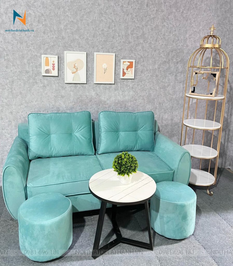 Chiếc sofa văng thuộc dòng mini, có kích thước 1m6, khung gỗ tự nhiên bền chắc, vải nỉ màu xanh ngọc đẹp nổi bật