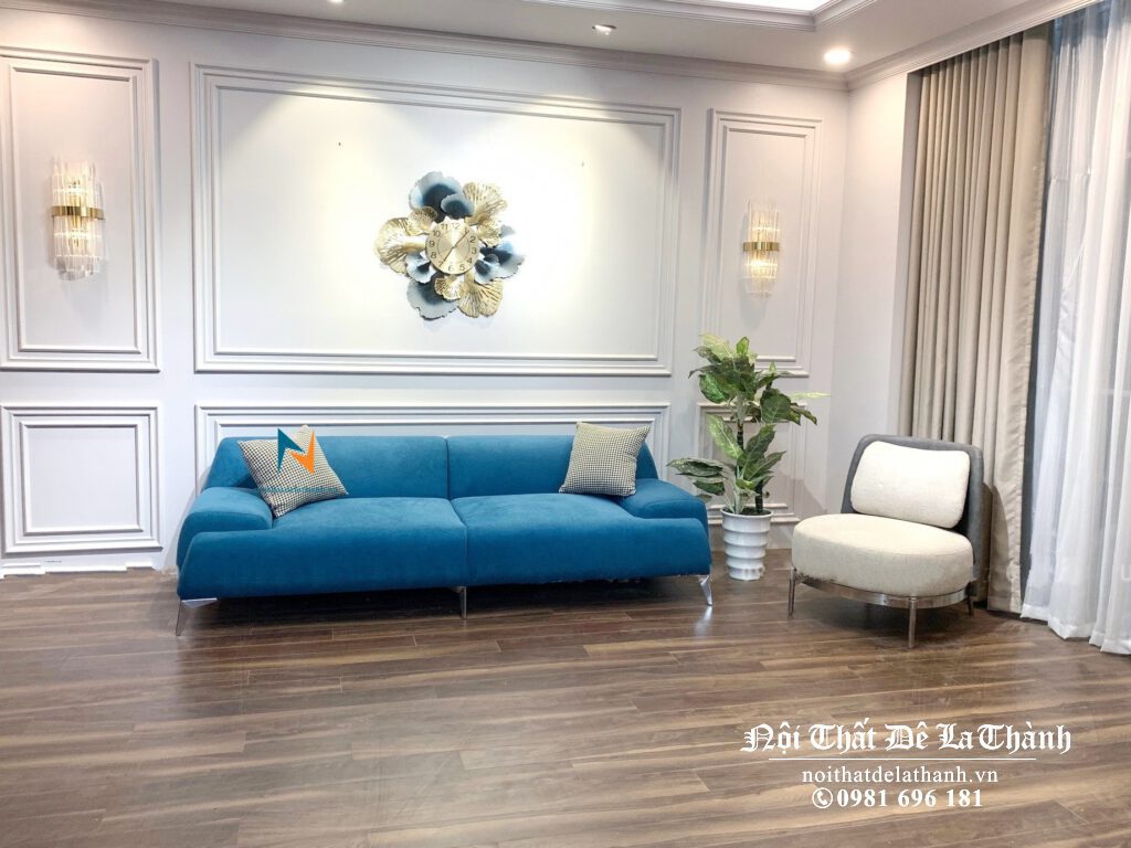 Chiếc văng sofa 2m2 thiết kế theo phong cách sofa Bắc Âu (Nordic) với màu nhung xanh rất đẹp mắt