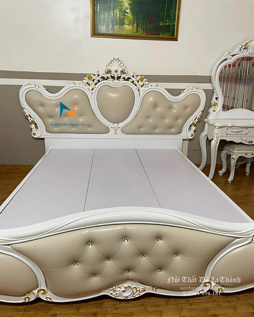 Chiếc giường ngủ tân cổ điển trái tim 1m8x2m phôi nhập khẩu dùng cho nhà nghỉ, khách sạn