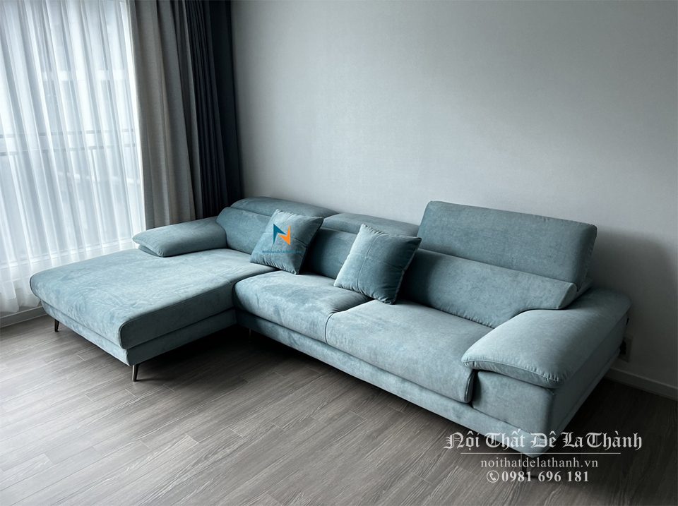 Sofa góc chữ L thiết kế theo phong cách Sofa Evelyn, bọc nhung màu xanh lơ, kích thước 2m6x1m7