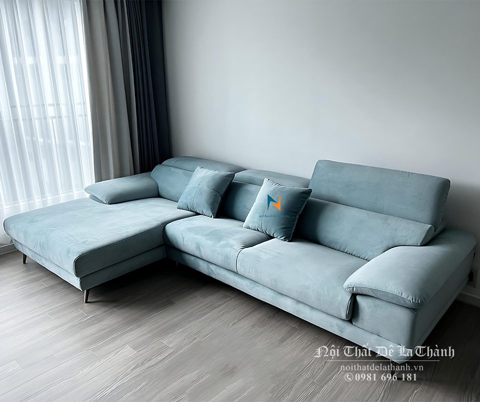 Đặc trưng của Sofa Evelyn là tay thiết kế bo cong, tựa 2 cấp gật gù
