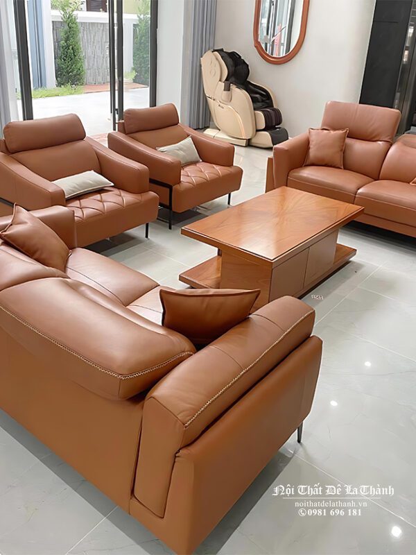 Bộ salong này có thể để ở các không gian khác như phòng chờ khách sạn, văn phòng, với các tuỳ chọn da cleo (thấp cấp hơn) hoặc da bò thật (cao cấp hơn)