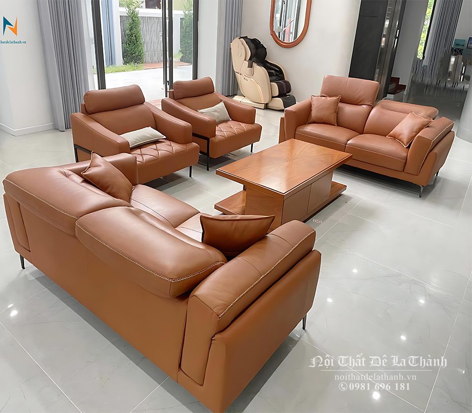 Bộ salong này có thể để ở các không gian khác như phòng chờ khách sạn, văn phòng, với các tuỳ chọn da cleo (thấp cấp hơn) hoặc da bò thật (cao cấp hơn)