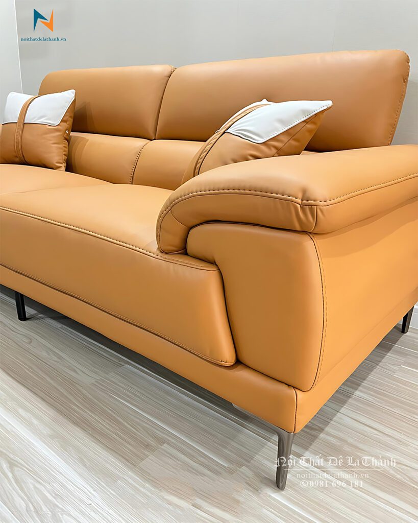 Văng sofa da được hoàn hiện trên hệ thống máy móc hiện đại cho ra sản phẩm rất tinh xảo