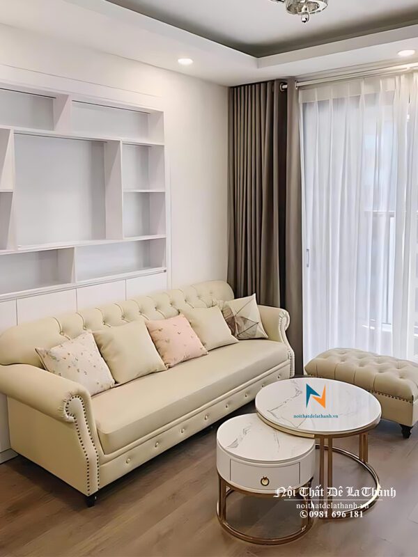 Văng sofa tân cổ điển rất phù hợp khi đi kèm với 1 bộ bàn trà cặp