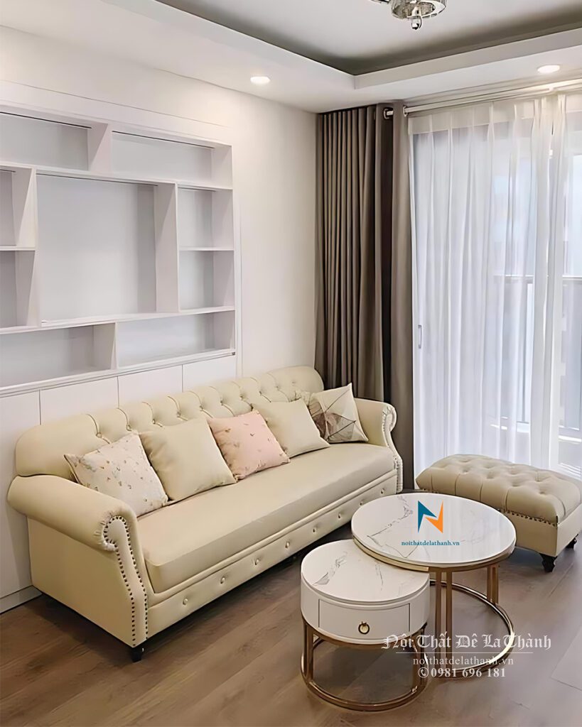 Văng sofa tân cổ điển rất phù hợp khi đi kèm với 1 bộ bàn trà cặp