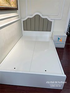 Giường gỗ công nghiệp 1m2x1m9, màu trắng, đầu bọc da màu xám, có 2 ngăn kéo