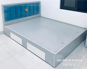 Ảnh thực tế giường ngủ gỗ công nghiệp 1m6, đầu bọc nệm màu xanh