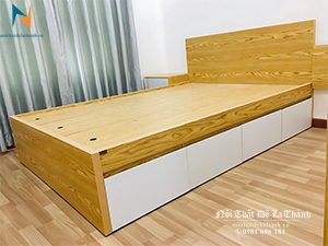 Ảnh thực tế chiếc giường ngủ 1m8x2m có ngăn kéo, màu sồi