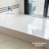 Hình ảnh thực tế chiếc giường 1m2x2m, màu trắng, đầu có 3 chỉ đen, chất liệu gỗ mdf