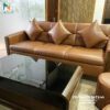 Chiếc sofa nhỏ kích thước 2m, văng da, đi kèm là 3 chiếc gối tựa và 2 chiếc đôn tròn, thiết kế theo phong cách hiện đại dành riêng cho không gian nhỏ