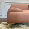 Tay của chiếc sofa Nordic Bắc Âu được thiết kế ôm sát, nhìn rất dễ phân biệt với các phong cách sofa khác