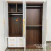 Thiết kế bên trong chiếc tủ gỗ 4 cánh, gồm 2 cánh dài, 2 cánh cộc và 4 ngăn kéo, kích thước 1m6x2m
