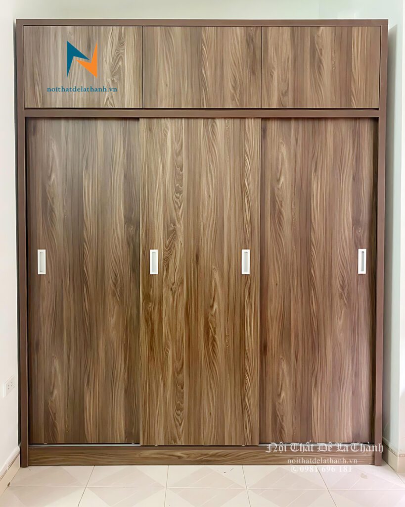Tủ áo 3 cánh lùa, kích thước 1m8x2m45, 2 tầng, gỗ mdf, màu óc chó rất đẹp