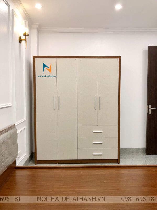 Chiếc tủ áo gỗ MDF, thân tủ màu tối, cánh tủ màu ghi sáng với 2 cánh dài, 2 cánh cộc và 3 ngăn kéo tiện dụng, kích thước 1m6x2m