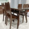 Bộ bàn ăn gỗ sồi 4 ghế: loại bàn chân cong, ghế ba lá. Bên dưới gầm bàn có 1 kệ để đồ rất tiện lợi. Kích thước bàn 70cm x 1m4