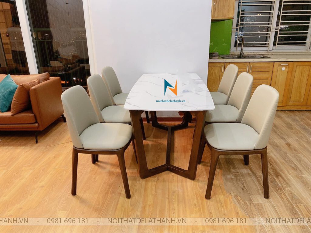Bộ bàn ghế ăn concord, gồm chiếc bàn mặt đá, 6 ghế grace đi kèm bọc da màu kem đồng tone màu mới mặt bàn làm nổi bật không gian phòng ăn