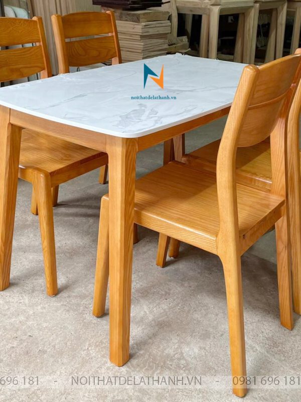 Bộ Bàn Ăn 4 Ghế Mặt Đá: Chân bàn thuộc loại chân vuông; ghế phong cách 2 lá ngang hiện đại