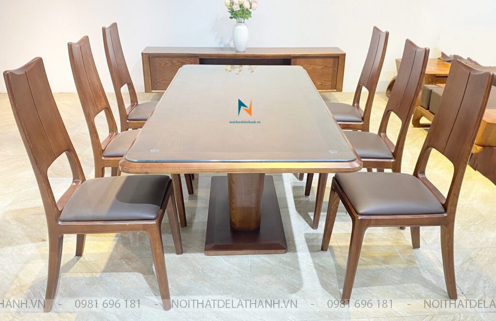 Bộ Bàn Ăn Gỗ Sồi 6 Ghế Cao Cấp được thiết kế theo phong cách hiện đại, bàn mặt kính, đi kèm 6 ghế ba tiêu mặt ghế bọc da