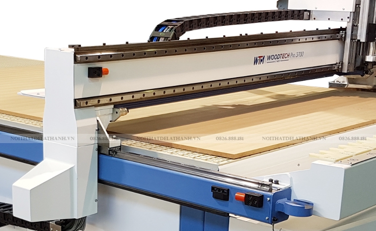 Máy CNC chế biến gỗ công nghiệp của xưởng Nội thất Đê La Thành