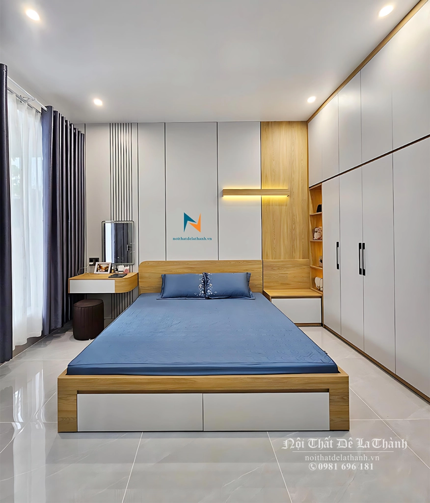 Combo còn có chiếc giường cưới 1m8x2m, 2 ngăn kéo thiết kế ở đuôi giường: màu trắng; táp đầu giường màu gỗ vàng, mặt ngăn kéo táp màu trắng đồng tone với tổng thể