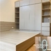 Hình ảnh bộ giường tủ cưới phong cách hiện đại siêu đẹp với giường hiện đại 1m8x2m, tủ quần áo 2mx2m45, có kệ góc trang trí 2 bên, táp đầu giường, bàn trang điểm đèn led oval rất đẹp