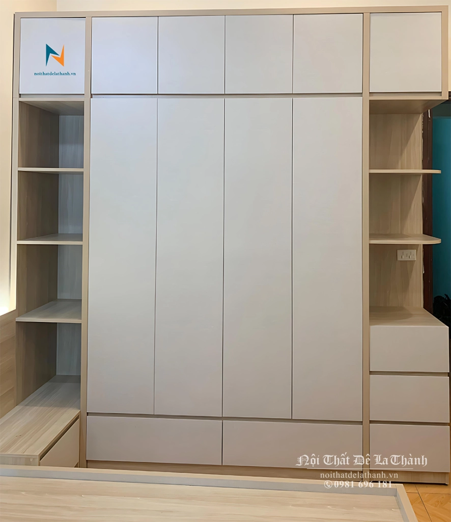 Combo gồm có tủ cánh mở hiện đại 2m4x2m45, có 2 tầng, kệ góc trang trí 2 bên, có 4 cánh mở và các ngăn kéo bên ngoài tủ