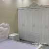 Tủ cưới tân cổ điển 6 cánh, kích thước 2m5x2m3, hoa văn nhũ bạc, đồng tone màu với giường cưới