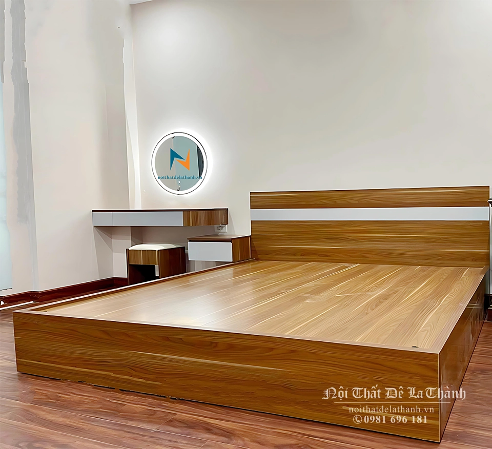 Chiếc giường trong combo nội thất phòng ngủ giá rẻ được làm bằng chất liệu gỗ công nghiệp mdf, kích thước 1m6x2m, giường màu gỗ, đầu cao có 1 chỉ lớn màu trắng, vai trái giường có 2 ngăn kéo đựng đồ tiện dụng