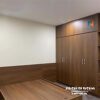 Bộ giường tủ gỗ ép màu tối, phân khúc giá rẻ, được thiết kế theo phong cách hiện đại