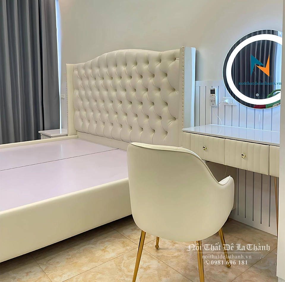 Chiếc Giường Bọc Da Trong Combo Nội Thất Tân Cổ Điển Phòng Ngủ Chung Cư