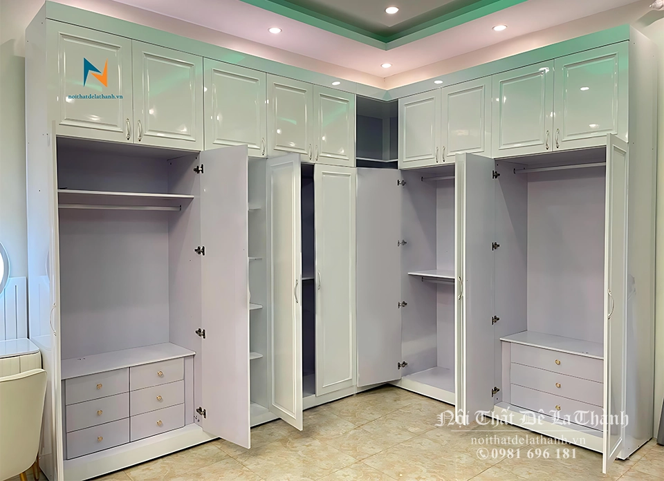 Thiết kế bên trong chiếc tủ chữ L 4mx2m45, phong cách tân cổ điển hiện đại