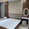 Cận Cảnh Chiếc Giường Và Chiếc Tủ Trong Combo Nội Thất Gỗ Công Nghiệp Phòng Ngủ Chung Cư