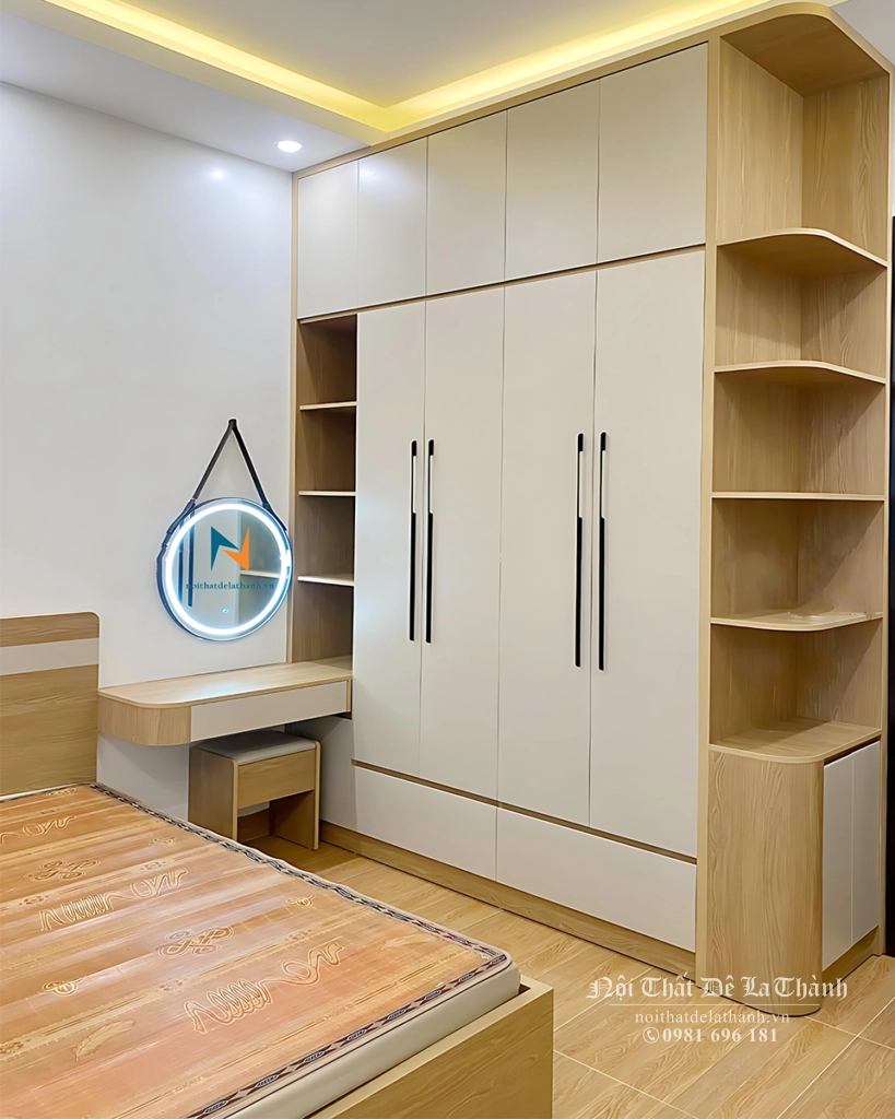 Chiếc tủ quần áo gỗ công nghiệp mdf thiết kế theo phong cách đa năng hiện đại, kích thước 2m4x2m6, tủ có 2 tầng, 4 cánh dài và 2 ô trang trí, bên dưới có 2 ngăn kéo, đầu trang trí ngoài có 1 khoang nhỏ để giày