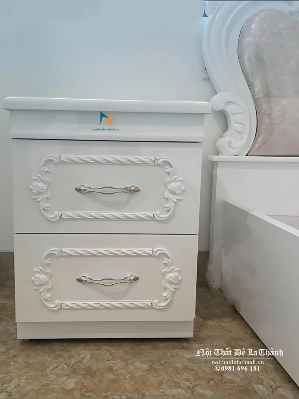 Chiếc Táp Đầu Giường Trong Combo Nội Thất Phòng Ngủ Tân Cổ Điển Giá Rẻ