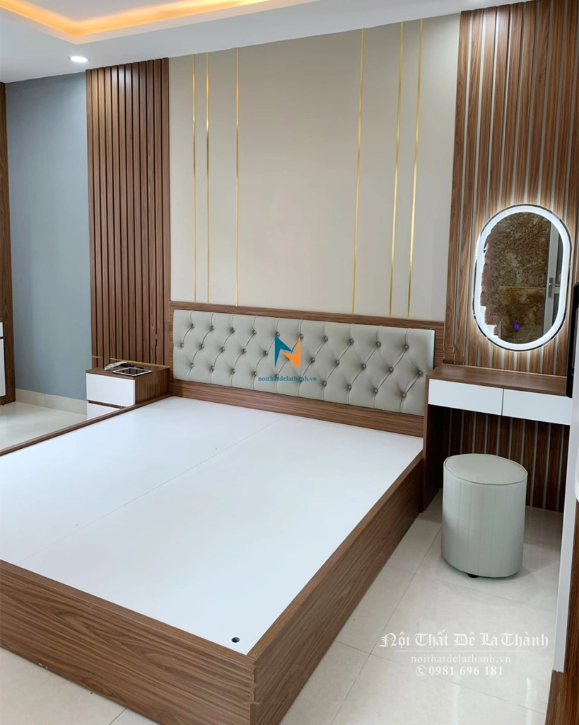 Chiếc giường đầu gắn nệm may rút khuy hình quả trám rất đẹp, kích thước 1m6x2m
