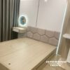 Combo nội thất phòng ngủ nhỏ đẹp theo phong cách hiện đại được làm từ chất liệu gỗ công nghiệp mdf với tủ cánh lùa 1m6x2m6 full trần, giường 1m6x2m đầu bọc nệm, bàn trang điểm treo nhỏ xinh 40cm gương led tròn, bàn làm việc chữ L 1m6
