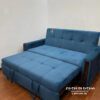 Chiếc ghế sofa giường thông minh bọc nhung màu xanh thẫm, kích thước 1m6x1m93, khung kim loại kết hợp khung gỗ tự nhiên, sử dụng vừa làm sofa, biến thành chiếc giường ngủ khi cần thiết